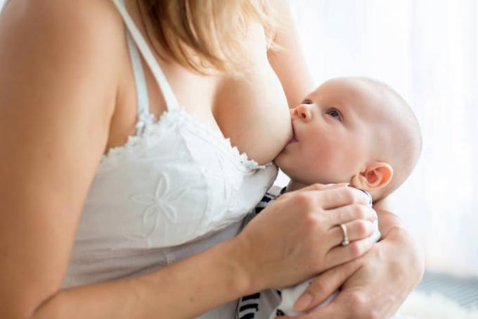 Nesandarus pieną iš krūties maitinti motinos: 5 problemos sprendimo