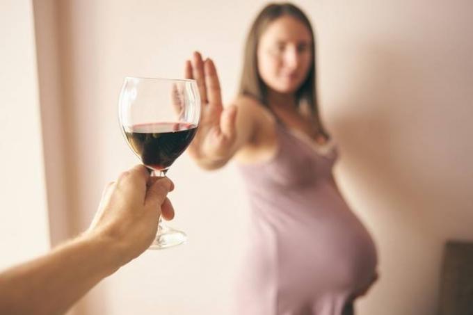 Saugi dozė alkoholio nėštumo metu nėra: mokslininkai apie vaisiaus smegenis