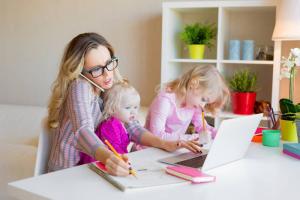 9 profesijų, kurios idealiai tinka mamoms su mažais vaikais