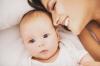 Svarstyklės ir žievelės ant kūdikių galvos: 3 priežasčių ir teisingą kelią valyti