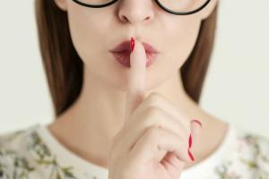 5 dalykai, kuriuos pavojingus kalbėtis su kitais: Laikykite juos paslaptį