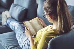 5 knygų apie savęs tobulinimo moterims, kurie bus pakeisti seansą su psichologu