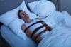 Naktiniai lankytojai: neįprasti „Omicron“ simptomai, atsirandantys miego metu