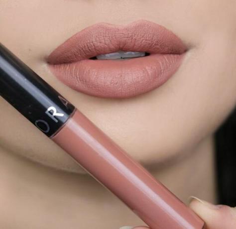 Lūpų dažai Sephora kremas lūpų dėmė, atspalvis 02 klasikinis smėlio spalvos