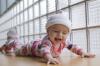 8 mėnesių kūdikis: kaip kurti, toje žaisti, dieną ir dieta