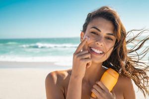 TOP 5 grubiausios vasaros veido odos priežiūros klaidos