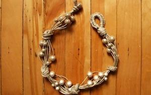 Alfabetas siuvėja: madinga apyrankė iš virvių ir karoliukai