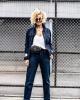 3 auksinės taisyklės, kaip dėvėti džinsus po 50 ir stilingi moteris