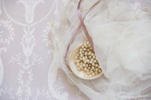 Kaip savo rankomis pasigaminti elegantišką perlų vėrinį: žingsnis po žingsnio instrukcijos