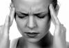 5 labiausiai paplitusių priežasčių, kodėl jums gali gauti galvos skausmas ryte