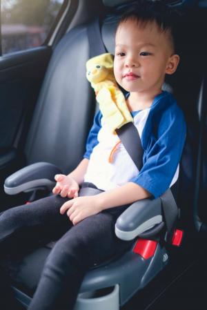 Automobilio kėdutės alternatyva: kaip išsirinkti vaiko stiprintuvą?